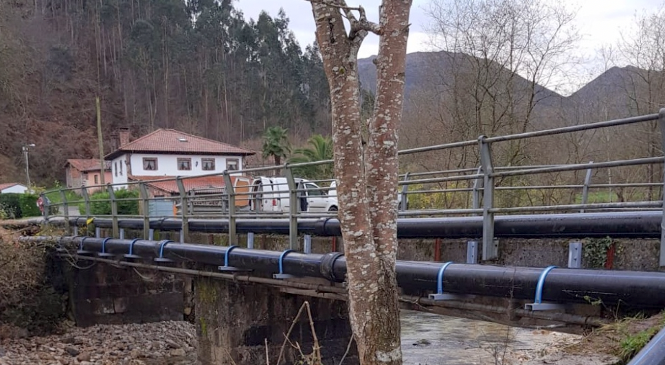 El Ayuntamiento de Llanes completa el soterramiento del tramo de tubería de emergencia habilitado en La Venta El Ayuntamiento de Llanes completa el soterramiento del tramo de tubería de emergencia habilitado en La Venta