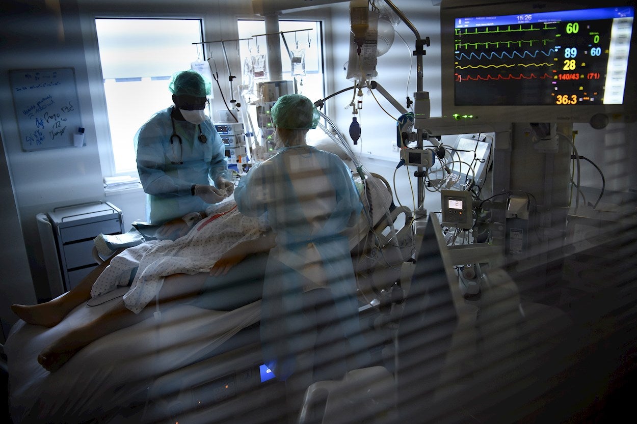 Estos son los síntomas de la variante ómicron del coronavirus: así puedes comprobar si estás infectado Estos son los síntomas de la variante ómicron del coronavirus: así puedes comprobar si estás infectado