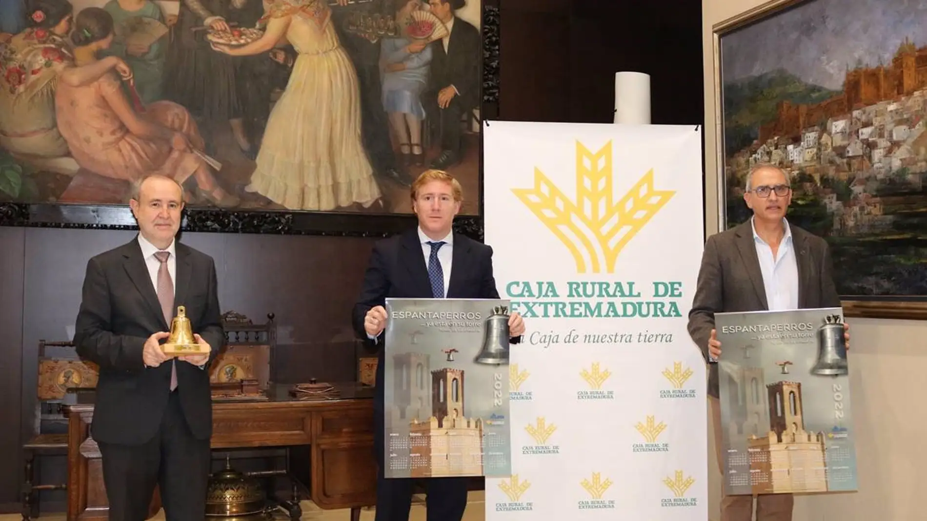 La Torre de Espantaperros protagoniza el calendario 2022 de Amigos de Badajoz, editado por Caja Rural de Extremadura