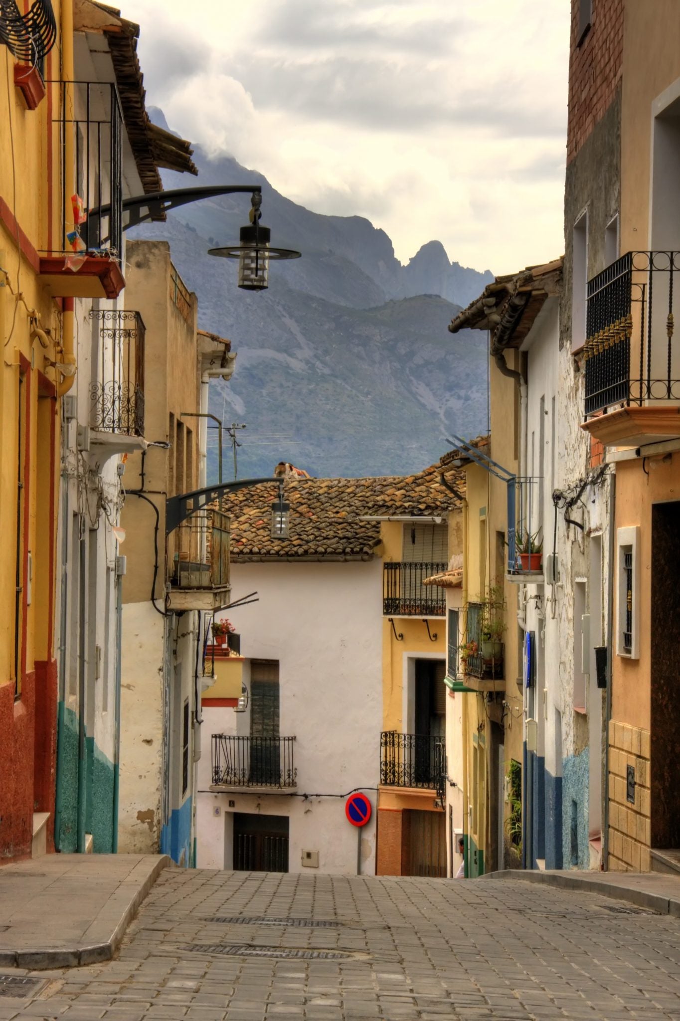 Un hombre resulta herido al caer por un barranco en Callosa d'En Sarrià Un hombre resulta herido al caer por un barranco en Callosa d'En Sarrià