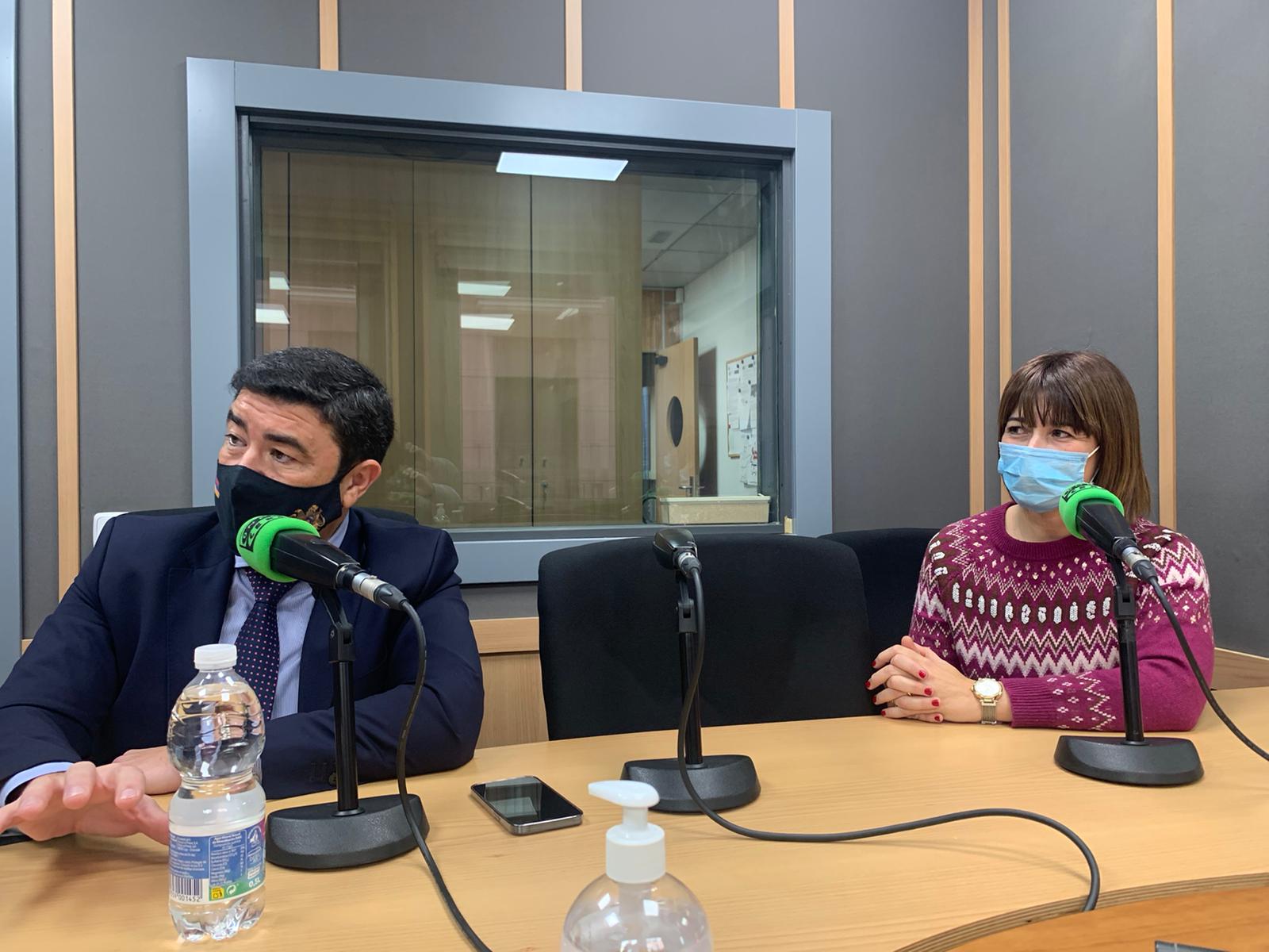 “Tratamos de arropar al que llega de fuera y hacerle algo más fácil el proceso” “Tratamos de arropar al que llega de fuera y hacerle algo más fácil el proceso”