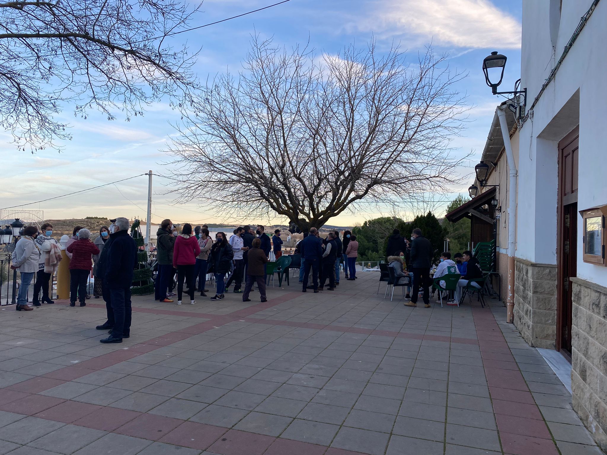 Los vecinos de Topares contra el Obispado por la propiedad de un salón social Los vecinos de Topares contra el Obispado por la propiedad de un salón social