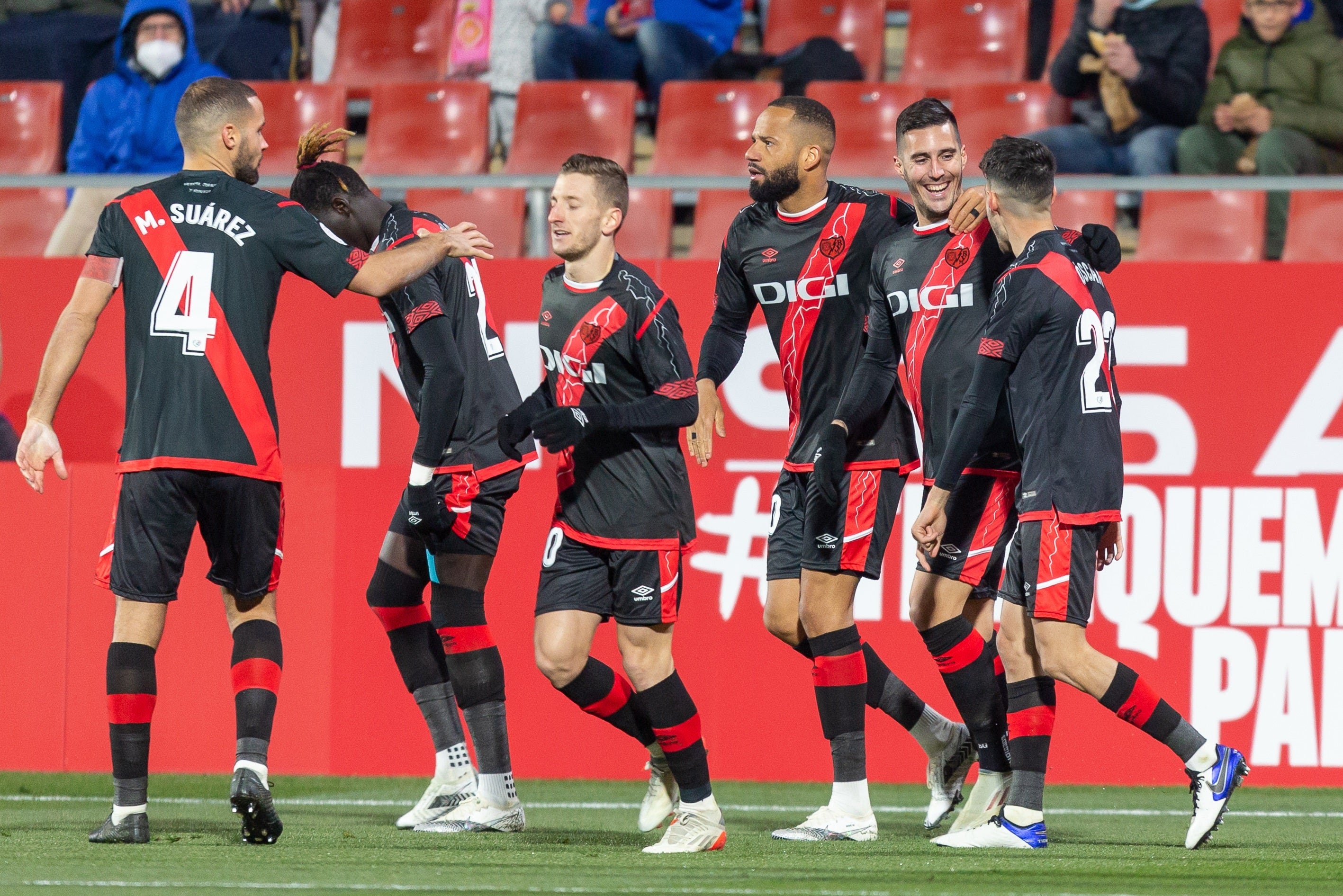 El Rayo adelanta al Girona y entra en el sorteo de cuartos El Rayo adelanta al Girona y entra en el sorteo de cuartos