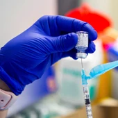 Tercera dosis: Estos son los efectos secundarios más comunes de la vacuna Pfizer y Moderna? Tercera dosis: Estos son los efectos secundarios más comunes de la vacuna Pfizer y Moderna?