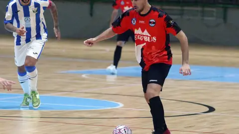 Momento del partido entre segosala Segobus y O Esteo Segosala