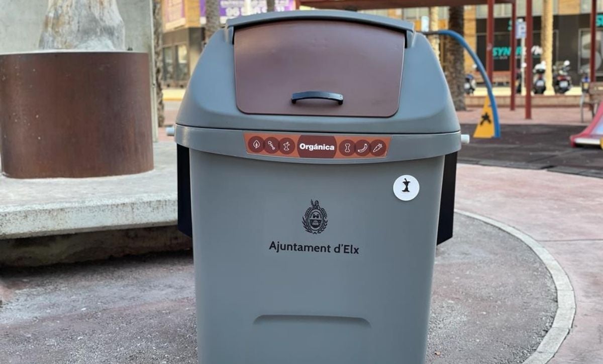 La implantación del contenedor marrón en Elche se inicia el 1 de marzo por el barrio del Plá La implantación del contenedor marrón en Elche se inicia el 1 de marzo por el barrio del Plá