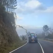 Novos traballos de limpeza de marxes das estradas autonómicas Novos traballos de limpeza de marxes das estradas autonómicas