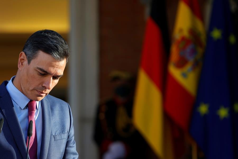 Sánchez responde a Almeida que si Djokovic quiere jugar en Madrid tiene que "cumplir las normas" Sánchez responde a Almeida que si Djokovic quiere jugar en Madrid tiene que "cumplir las normas"