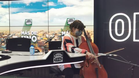Mercedes Cebri&aacute;n presenta su libro 'Cocido y violonchelo' en 'M&aacute;s de uno'