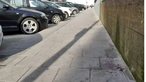 Restos de sangre en el Orzán Los vecinos piden que se cumpla la normativa de toque de no queda