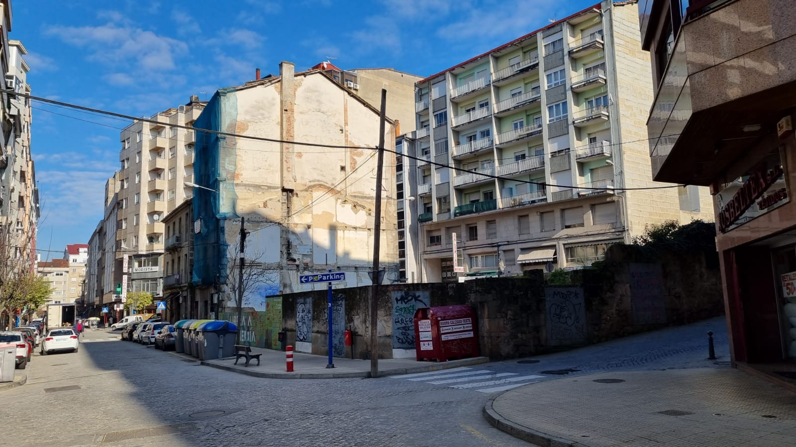 O Concello estudia adquirir o bloque de edificios entre as rúas Reza e Doutor Fleming para construír unha zona verde O Concello estudia adquirir o bloque de edificios entre as rúas Reza e Doutor Fleming para construír unha zona verde