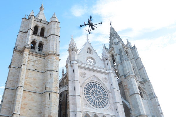 Supervisan el estado estructural de la Catedral con Drones Supervisan el estado estructural de la Catedral con Drones