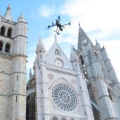 Tecnosylva inicia los vuelos con dron para preparar una reconstrucción en 3D de la Catedral de León