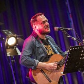 El cantautor Ismael Serrano ofrece este viernes en Badajoz un concierto de su gira 'Seremos'