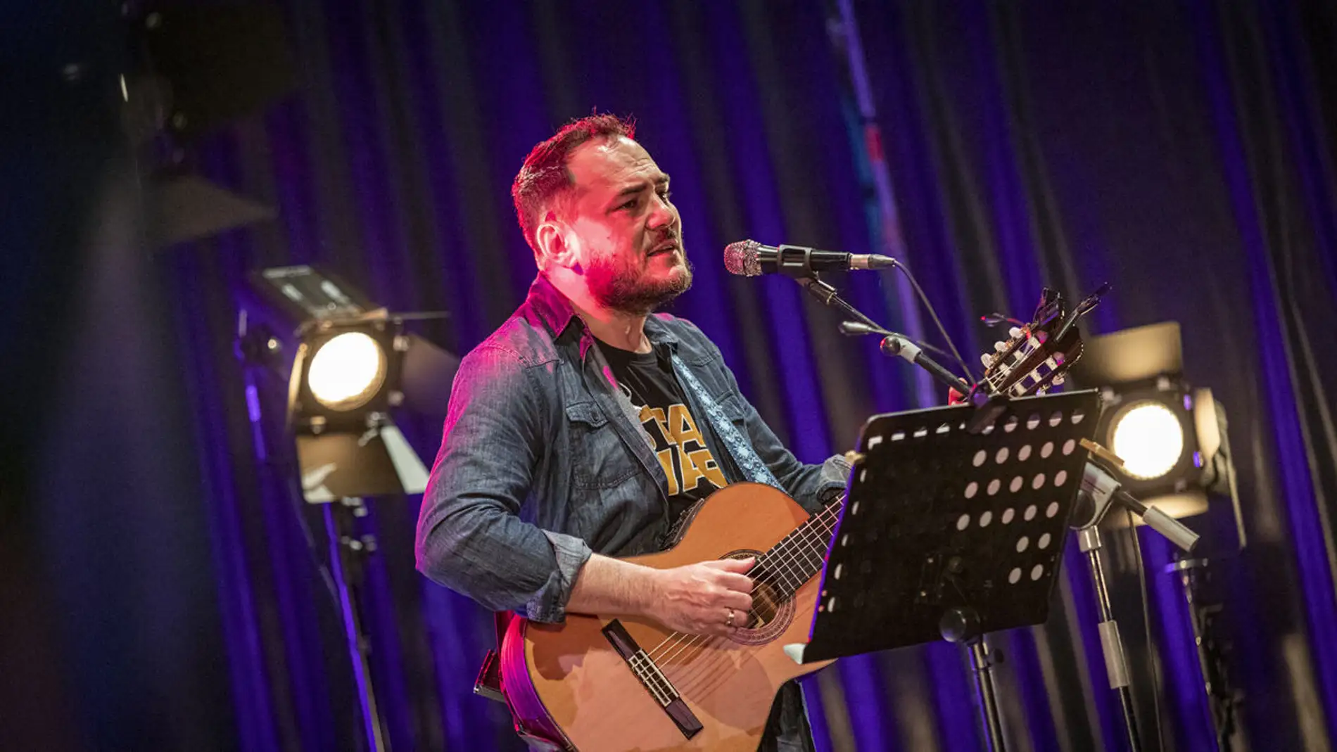 El cantautor Ismael Serrano ofrece este viernes en Badajoz un concierto de su gira 'Seremos'