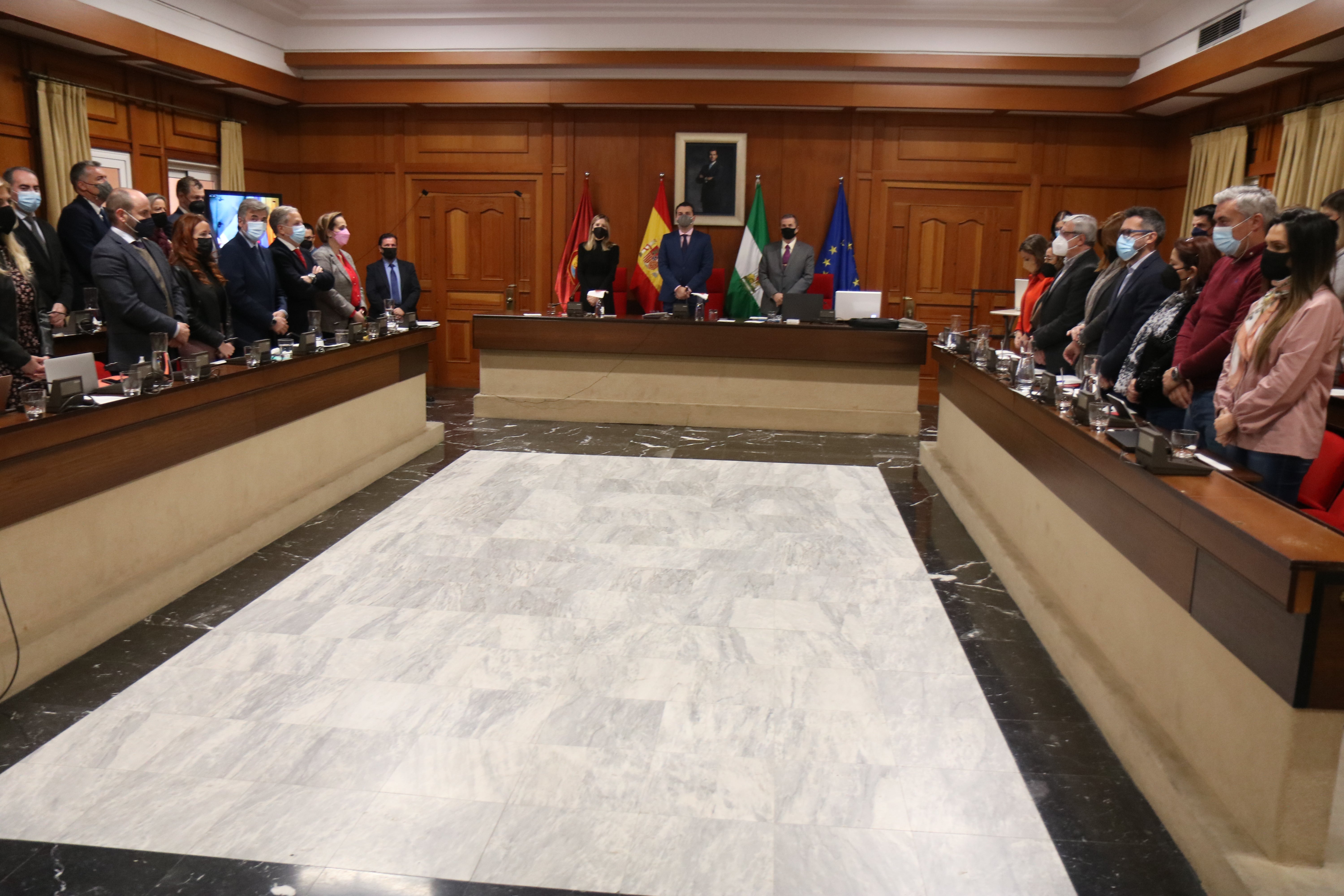 El pleno recuerda a Amparo Pernichi El pleno recuerda a Amparo Pernichi