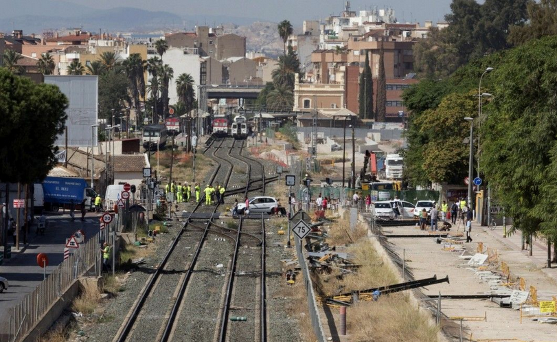 ADIF–AV trasalda a la Junta de Hacendados una propuesta que asume la mayoría de sus demandas de resposición de la red de riego en Barriomar y Nonduermas ADIF–AV trasalda a la Junta de Hacendados una propuesta que asume la mayoría de sus demandas de resposición de la red de riego en Barriomar y Nonduermas