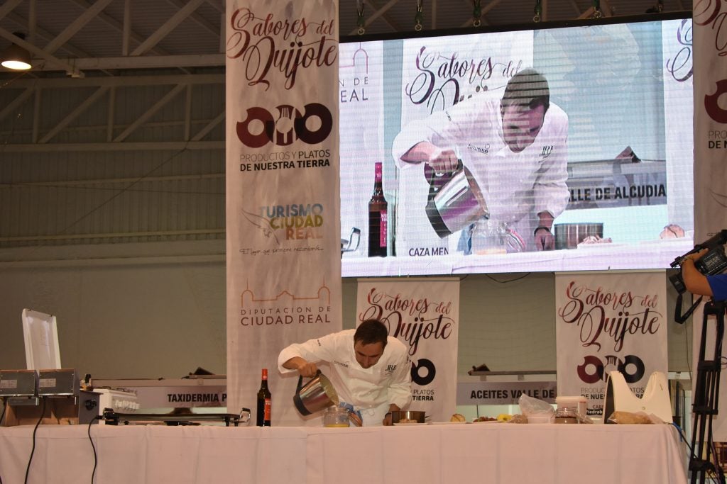 José Antonio Medina, reciente estrella Michelín, ha realizado un show cooking José Antonio Medina, reciente estrella Michelín, ha realizado un show cooking