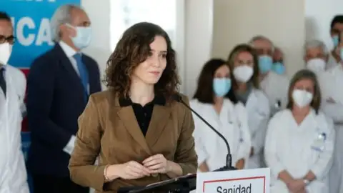 Díaz Ayuso presenta la videoconsulta a través de la Tarjeta Sanitaria Virtual en buenas manos