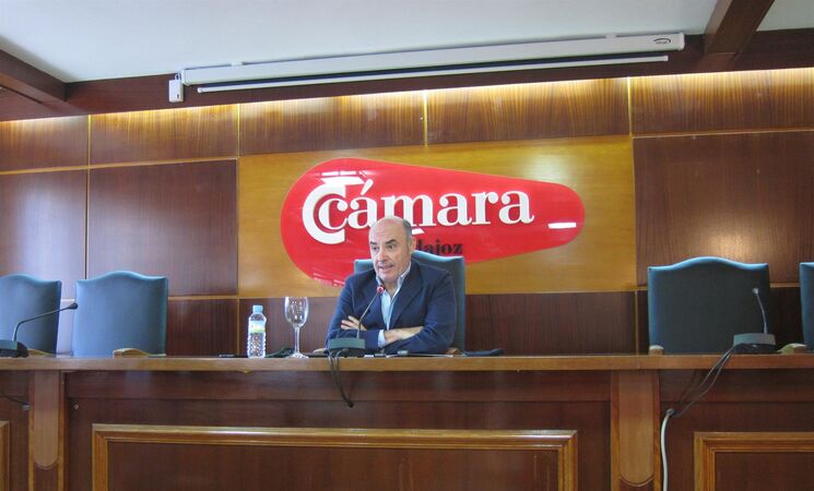 El presidente de la Cámara de Comercio de Badajoz pide que se permita votar a los empresarios de manera libre El presidente de la Cámara de Comercio de Badajoz pide que se permita votar a los empresarios de manera libre