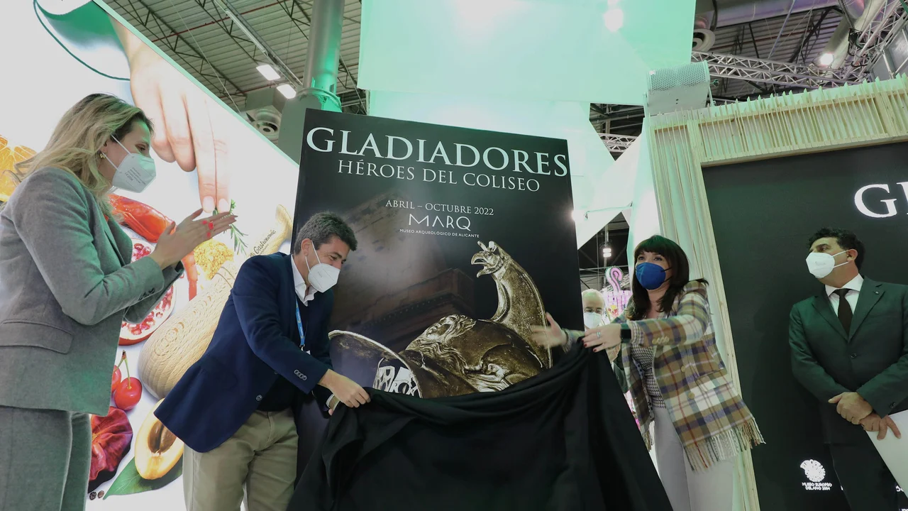 El presidente de la Diputación, Carlos Mazón, y la vicepresidenta, Julia Parra, presentan el cartel de la muestra