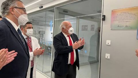 Jes&uacute;s Aguirre vista la UCI pedi&aacute;trica del Reina Sof&iacute;a