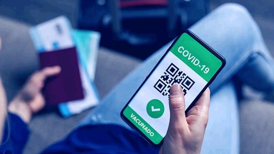 España elimina el pasaporte Covid para viajeros de países europeos y Schengen España elimina el pasaporte Covid para viajeros de países europeos y Schengen