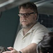 El director mexicano Guillermo del Toro, durante el rodaje de 'El callejón de las almas perdidas'