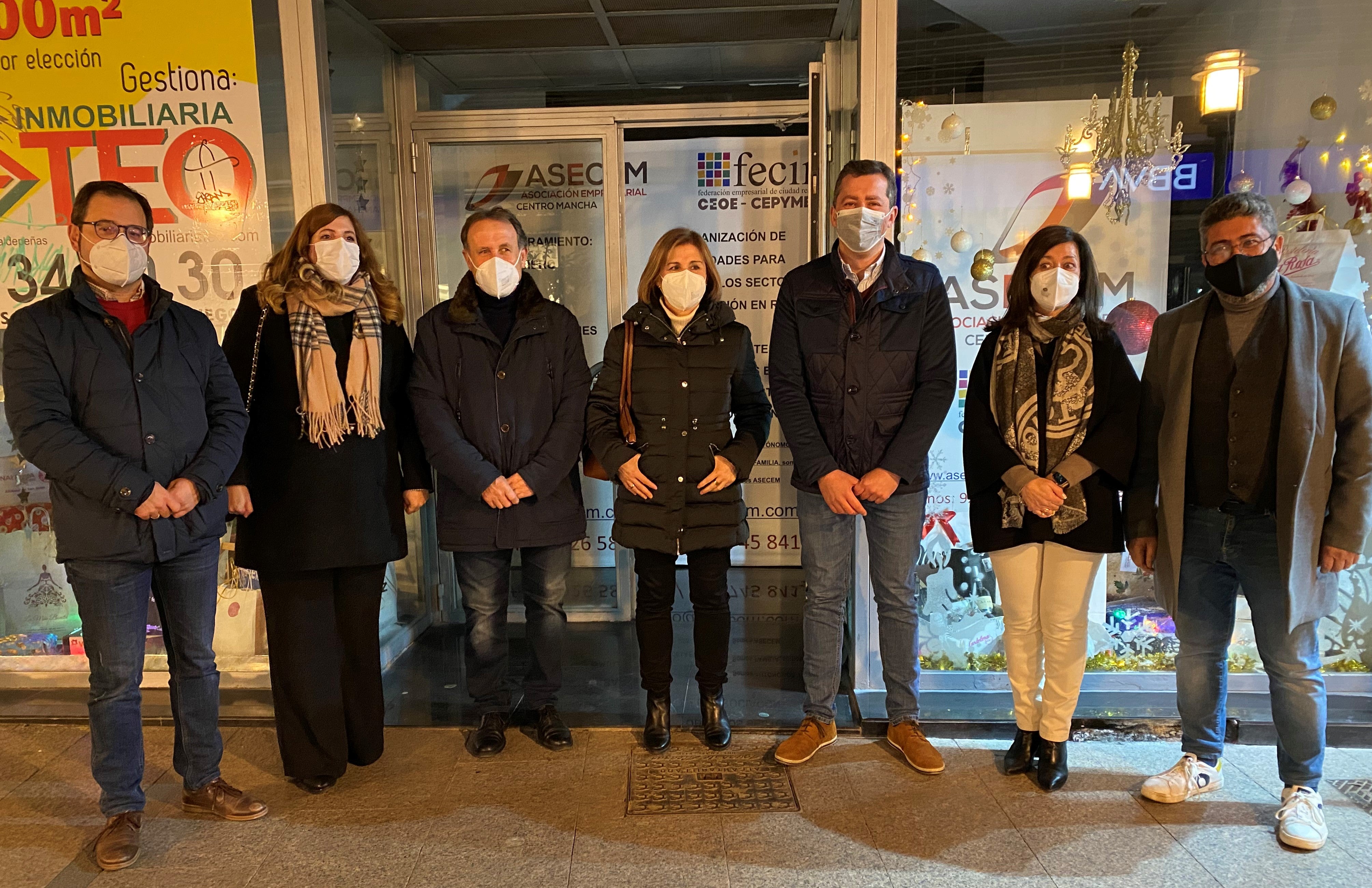 La ganadora de la Cesta de Navidad de ASECEM recoge su premio en La Castelar La ganadora de la Cesta de Navidad de ASECEM recoge su premio en La Castelar