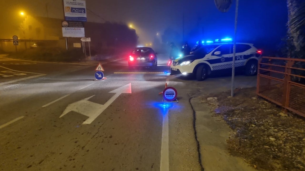 La Policía Local de Elche detiene a un hombre acusado de robar en dos casas de campo de Atzavares La Policía Local de Elche detiene a un hombre acusado de robar en dos casas de campo de Atzavares