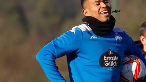 Juergen Elitim Cedido por el Watford en el Deportivo
