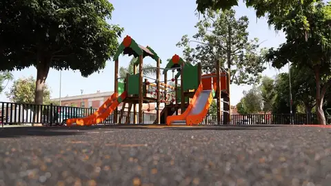 Imagen de una zona de juegos infantiles Imagen de una zona de juegos infantiles