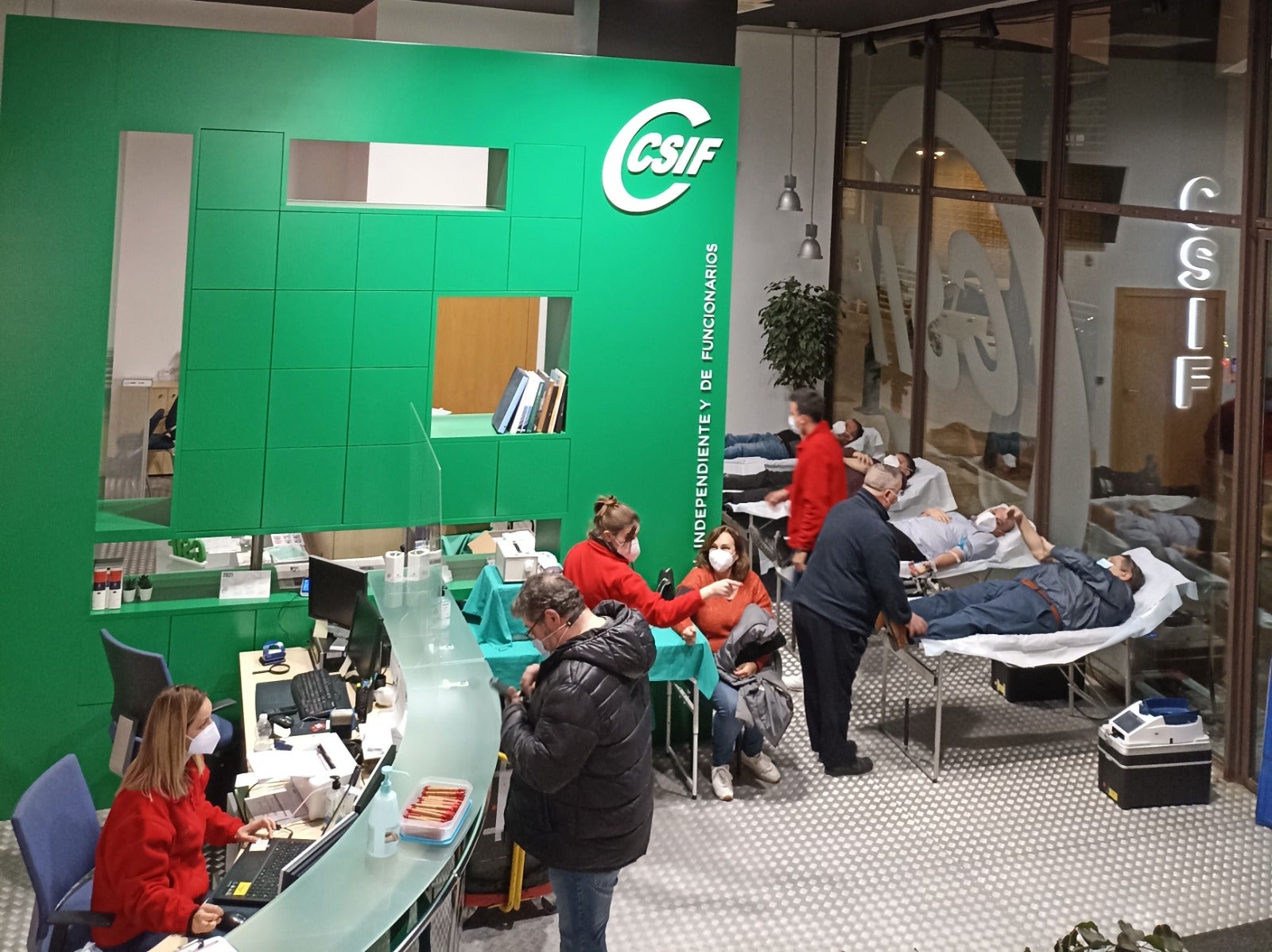 CSIF colabora con el Centro de Transfusión de la Comunitat Valenciana con una jornada solidaria de donación de sangre en su sede. CSIF colabora con el Centro de Transfusión de la Comunitat Valenciana con una jornada solidaria de donación de sangre en su sede.