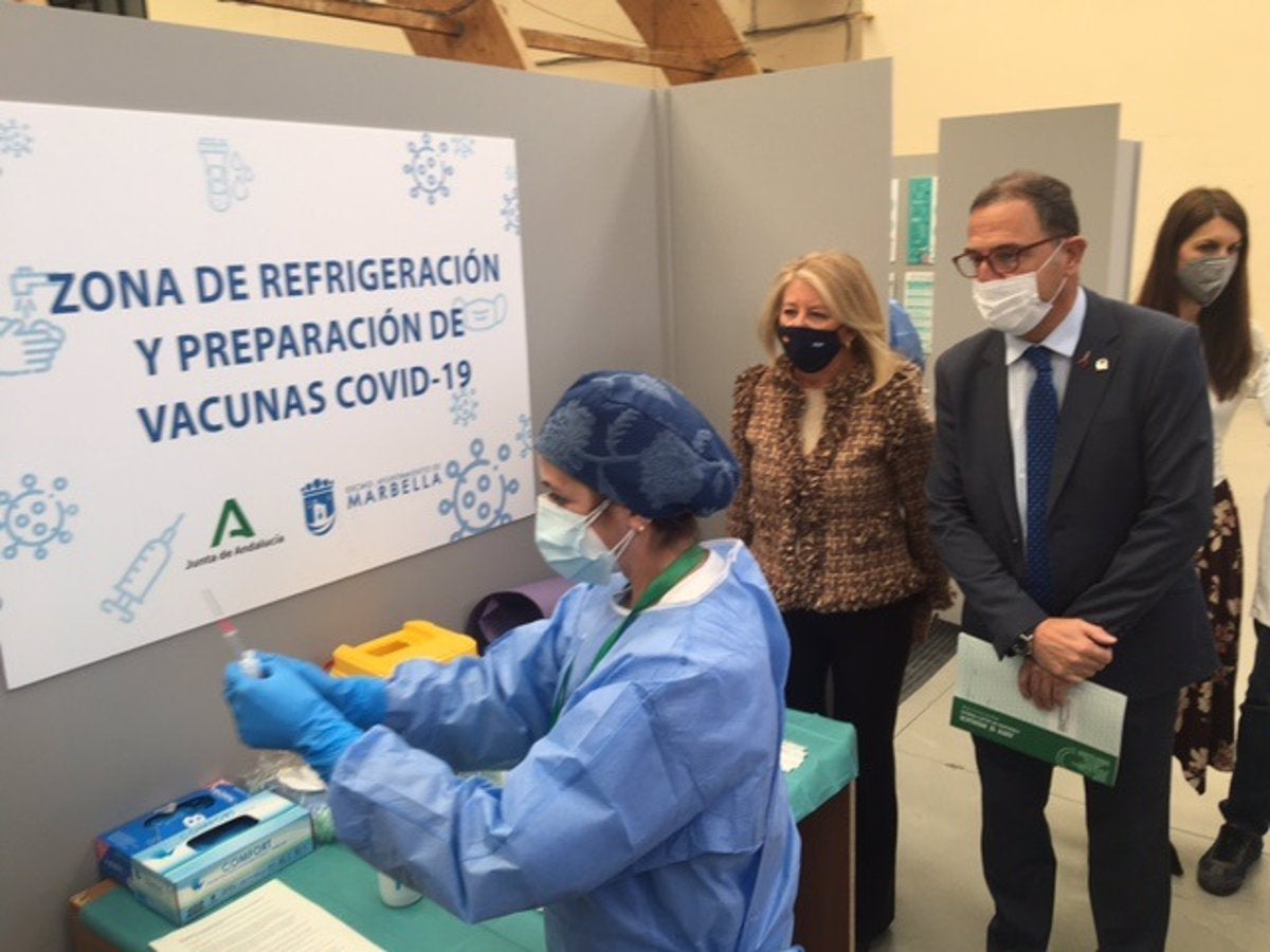 Marbella y San Pedro impulsan la vacunación sin cita para frenar el avance de Ómicron Marbella y San Pedro impulsan la vacunación sin cita para frenar el avance de Ómicron