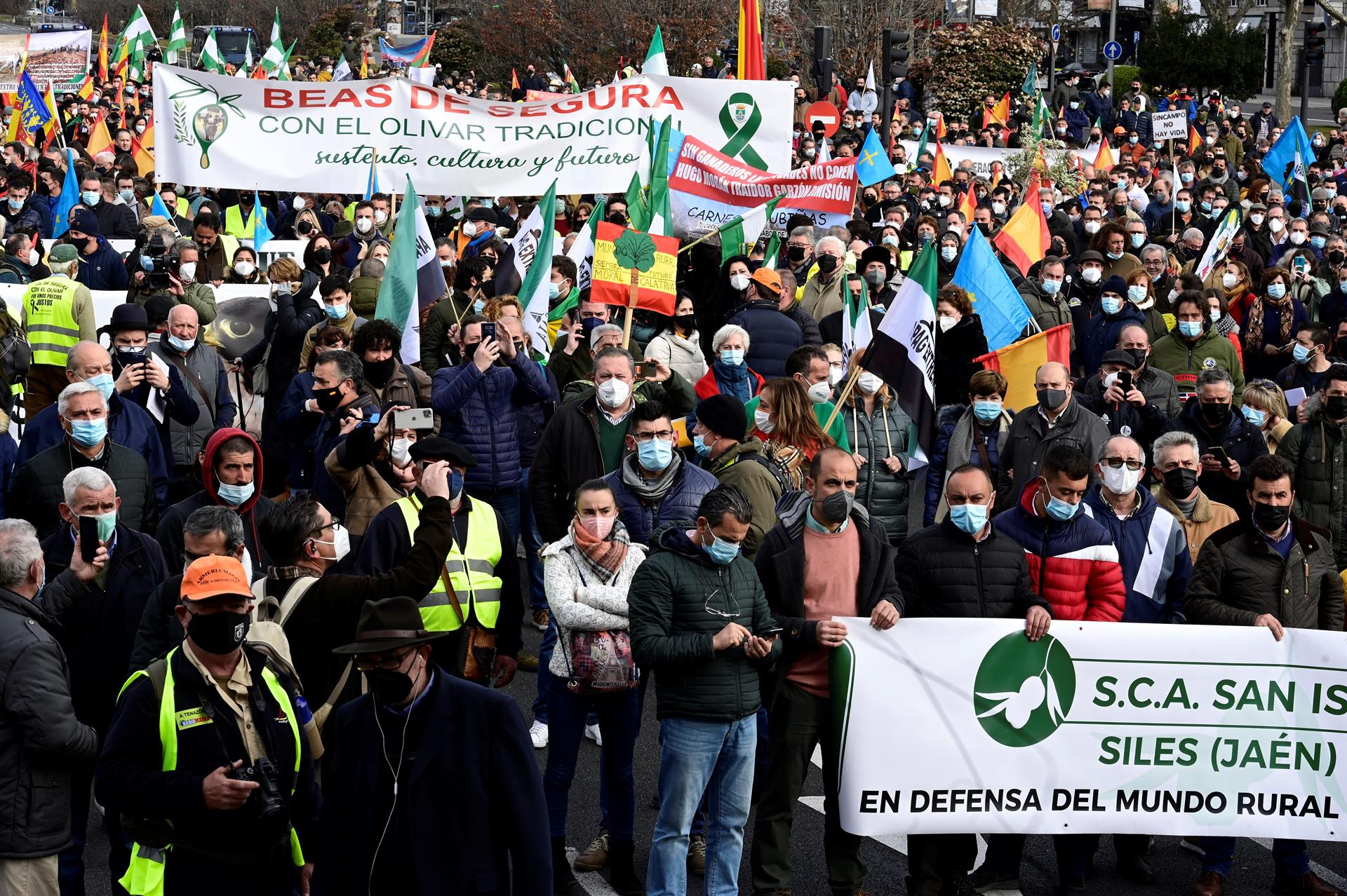 Miles de personas toman Madrid para pedir mejoras en el mundo rural Miles de personas toman Madrid para pedir mejoras en el mundo rural