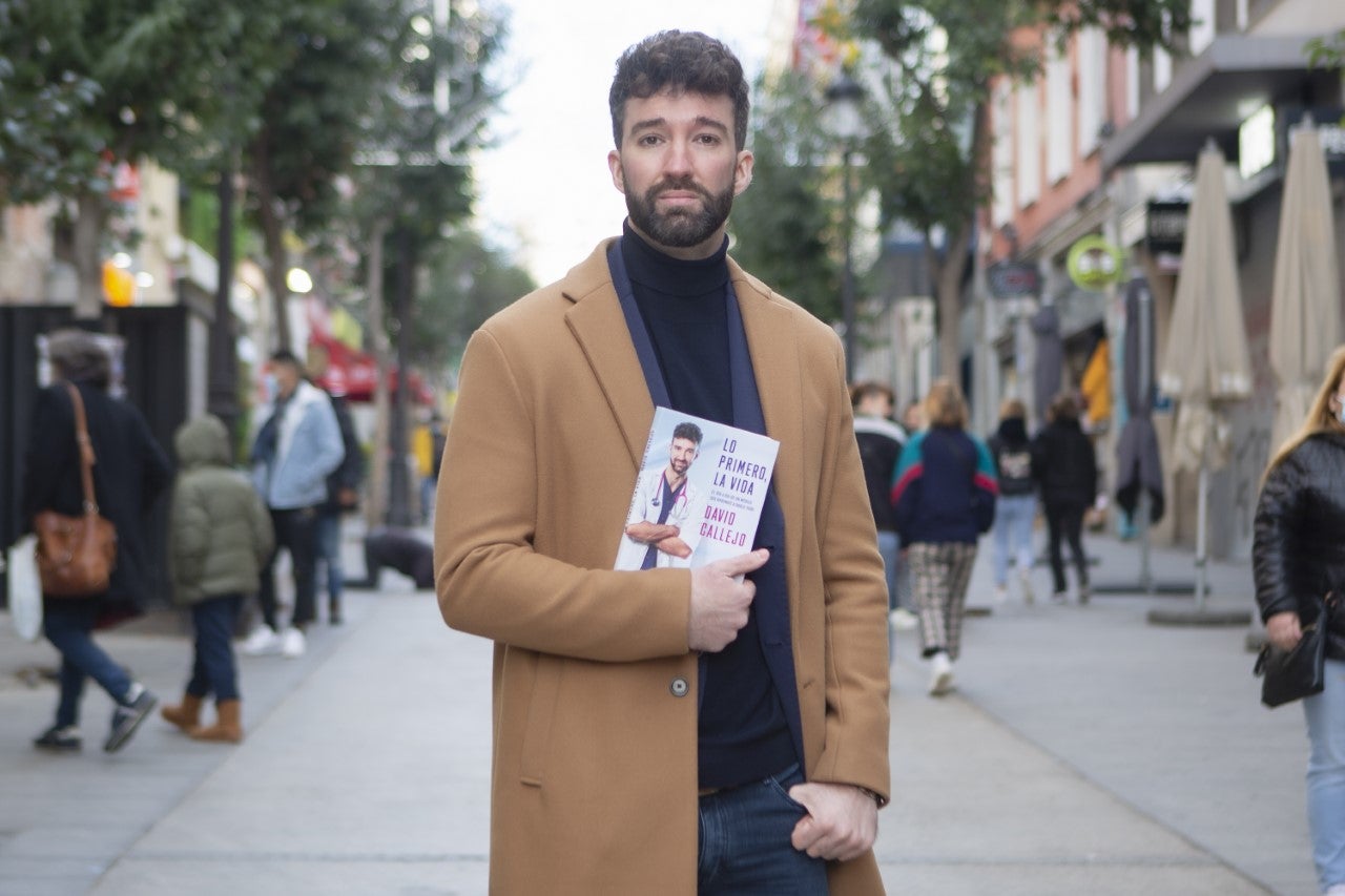 Dr. Callejo: “Cuantos más disparates oía a mi alrededor, más sentía la necesidad de comunicar, de intentar tranquilizar y de contar la realidad de lo que estaba pasando” Dr. Callejo: “Cuantos más disparates oía a mi alrededor, más sentía la necesidad de comunicar, de intentar tranquilizar y de contar la realidad de lo que estaba pasando”