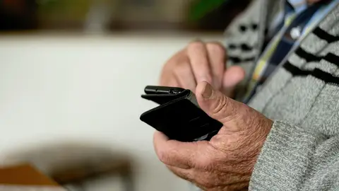 Brecha digital en las personas mayores ONDA CERO ALMERIA