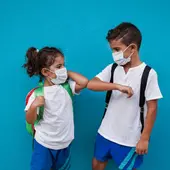 La jornada partida complica la conciliación de las familias con alumnos positivos La jornada partida complica la conciliación de las familias con alumnos positivos