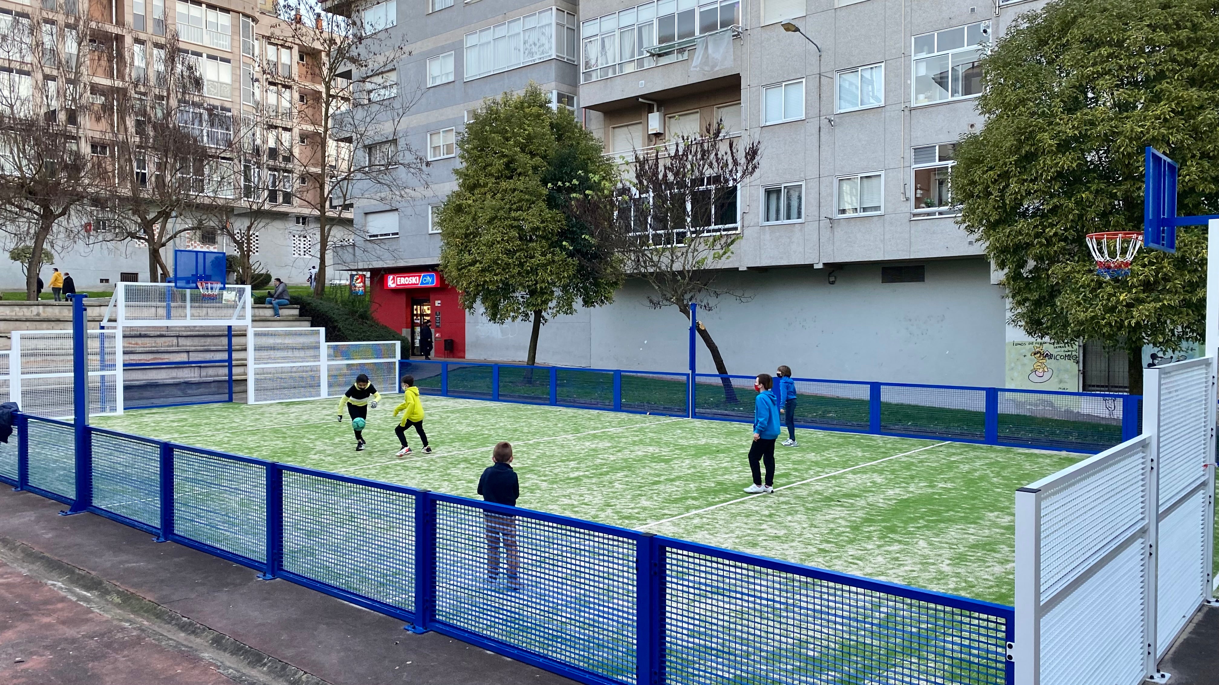 Ourense moderniza as súas canchas multixogos coa inauguración dunha nova instalación no barrio da Cuña Ourense moderniza as súas canchas multixogos coa inauguración dunha nova instalación no barrio da Cuña