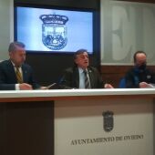 El director general de Seguridad Ciudadana, Javier Lozano; el concejal de Seguridad, José Ramón Prado; y el jefe de Bomberos de Oviedo, Luis Díaz Montes