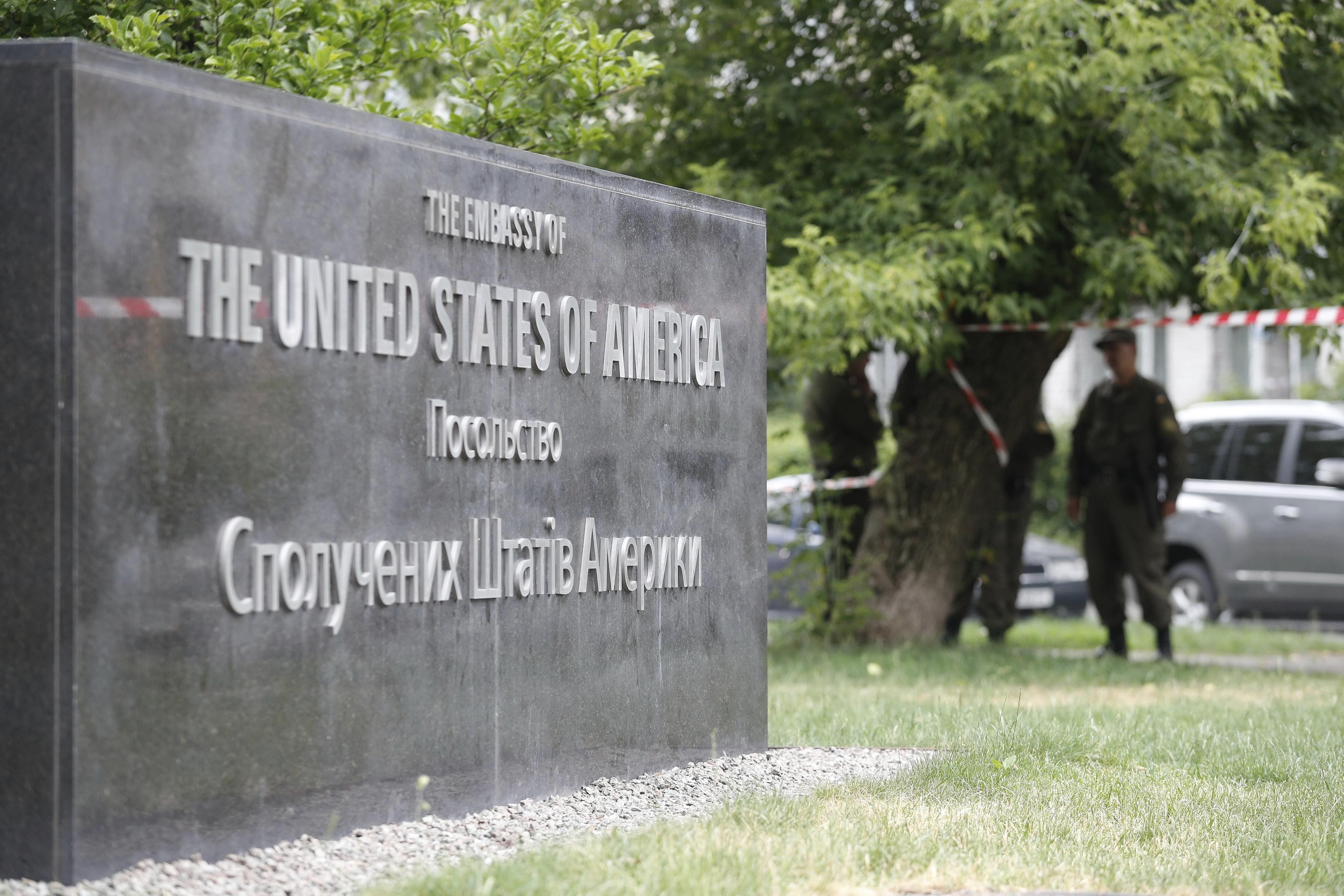 EEUU y Reino Unido empiezan a retirar a parte del personal de su Embajada en Kiev ante la "creciente amenaza" de Rusia EEUU y Reino Unido empiezan a retirar a parte del personal de su Embajada en Kiev ante la "creciente amenaza" de Rusia