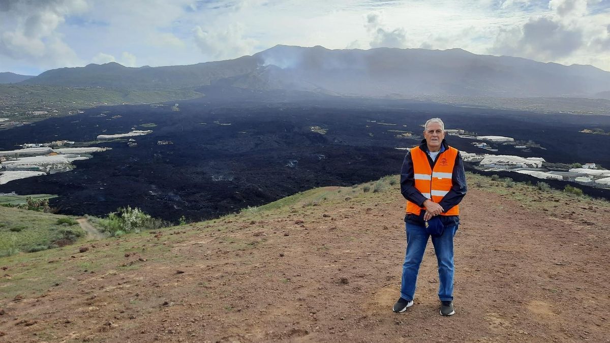 La historia de 'Curro': el guardia civil jubilado que fue a limpiar La Palma La historia de 'Curro': el guardia civil jubilado que fue a limpiar La Palma