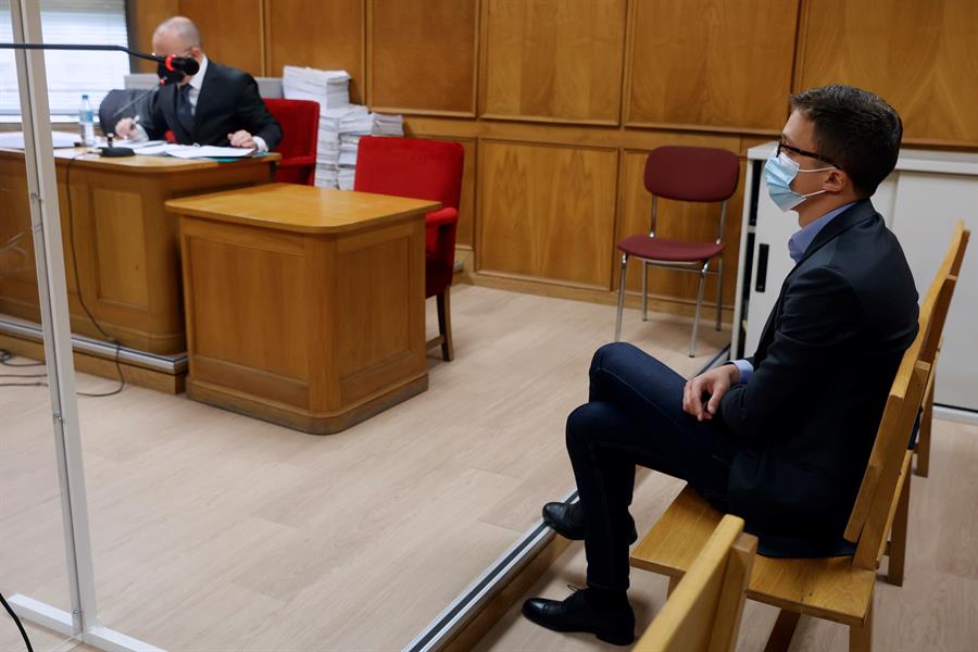 La Juez suspende juicio a Errejón, que no contempla asumir responsabilidades políticas por un "disparate" La Juez suspende juicio a Errejón, que no contempla asumir responsabilidades políticas por un "disparate"