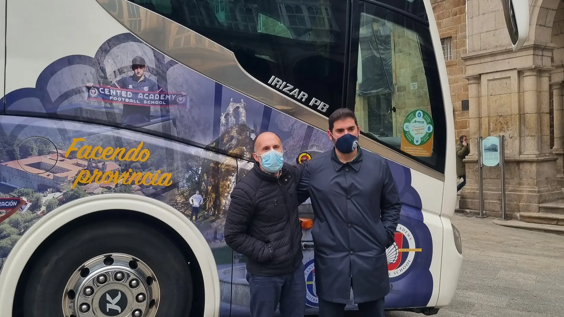 O autobús do Clube de fútbol CENTED Academy promocionará os atractivos de Ourense