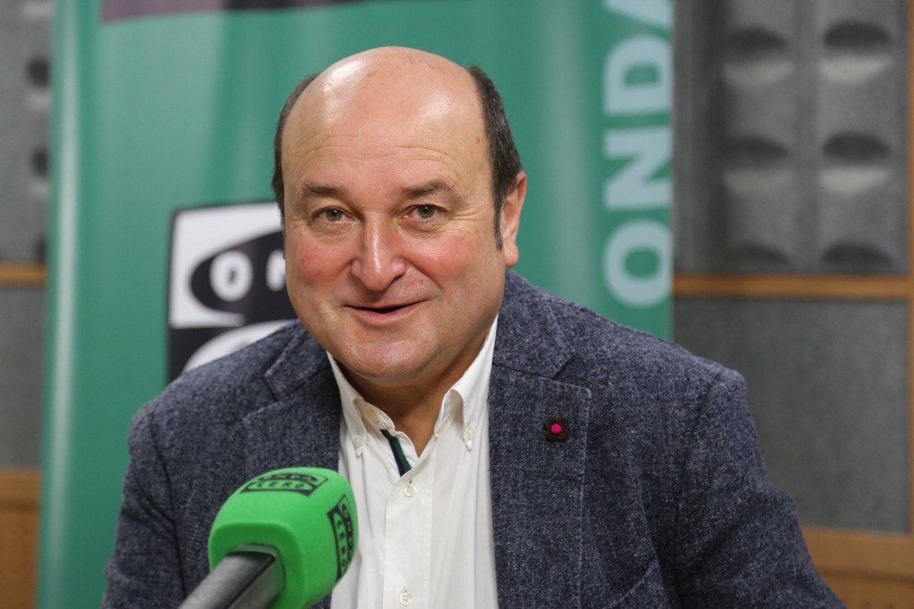 Andoni Ortuzar, sobre el acuerdo laboral con la patronal: “El Gobierno da valor a una foto que puede enrarecer la relación con sus socios” Andoni Ortuzar, sobre el acuerdo laboral con la patronal: “El Gobierno da valor a una foto que puede enrarecer la relación con sus socios”