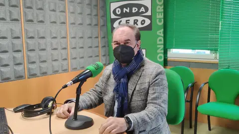 José Crespo, alcalde de Lalín; en los estudios de Onda Cero Pontevedra Más de Uno Pontevedra