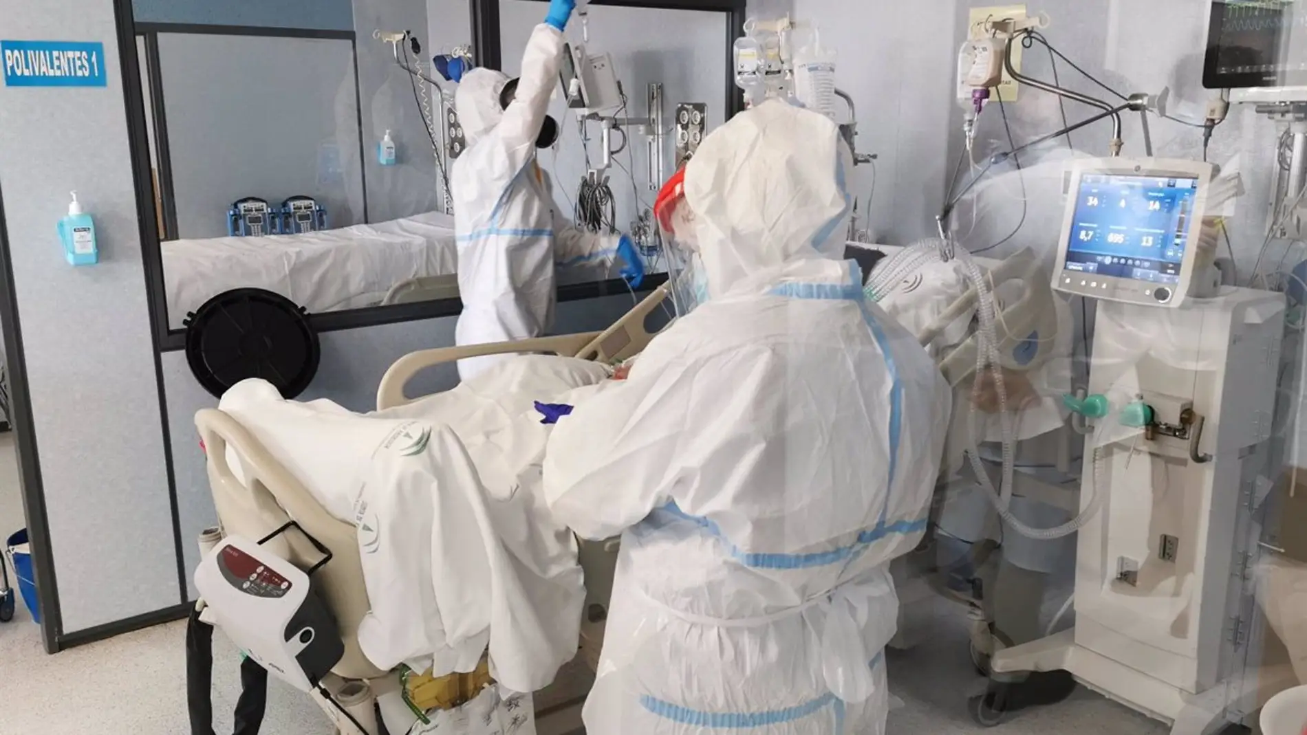 Sanitarios en un hospital. Sanitarios en un hospital.
