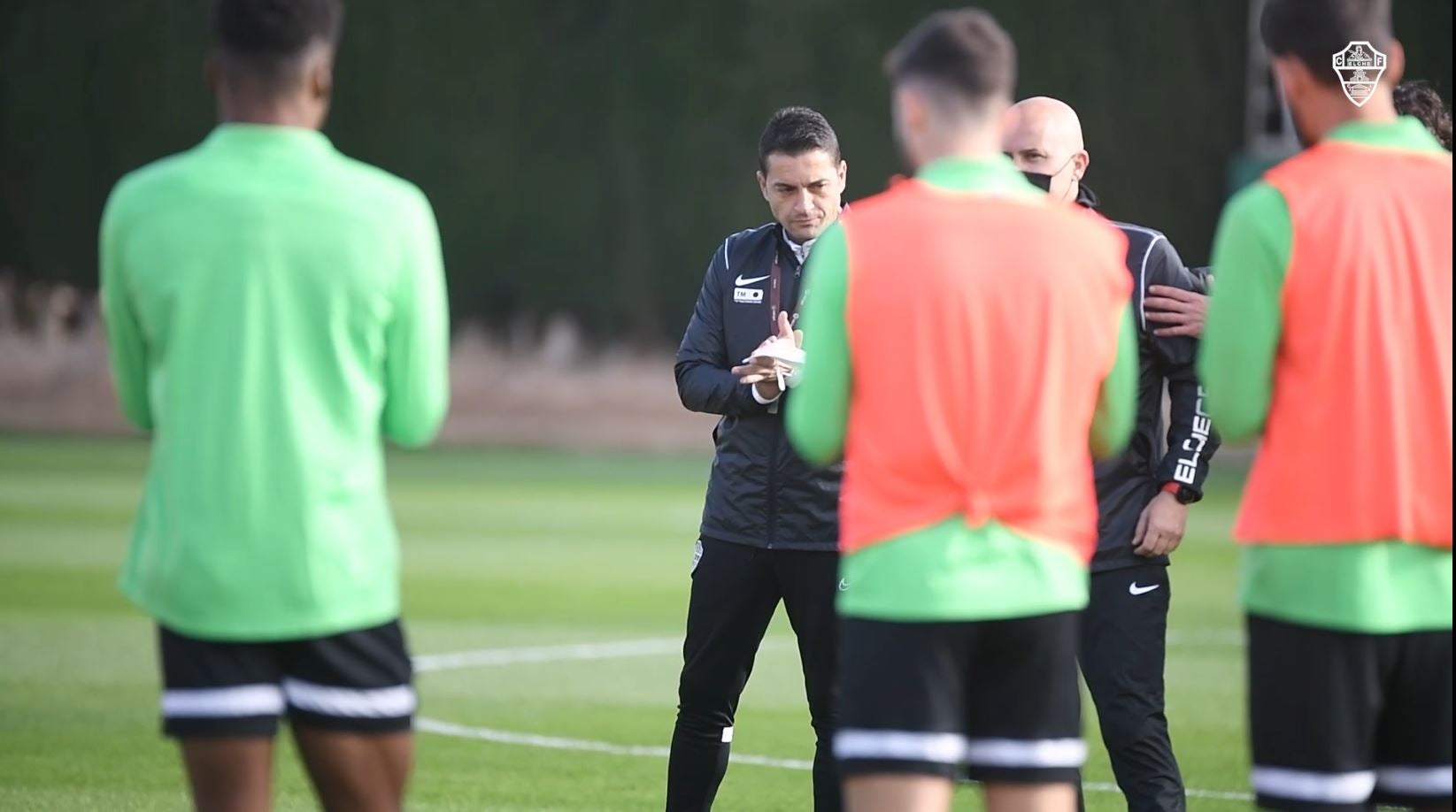 Sonora ovación para Sergio Pardo en su vuelta al trabajo en el Elche Sonora ovación para Sergio Pardo en su vuelta al trabajo en el Elche