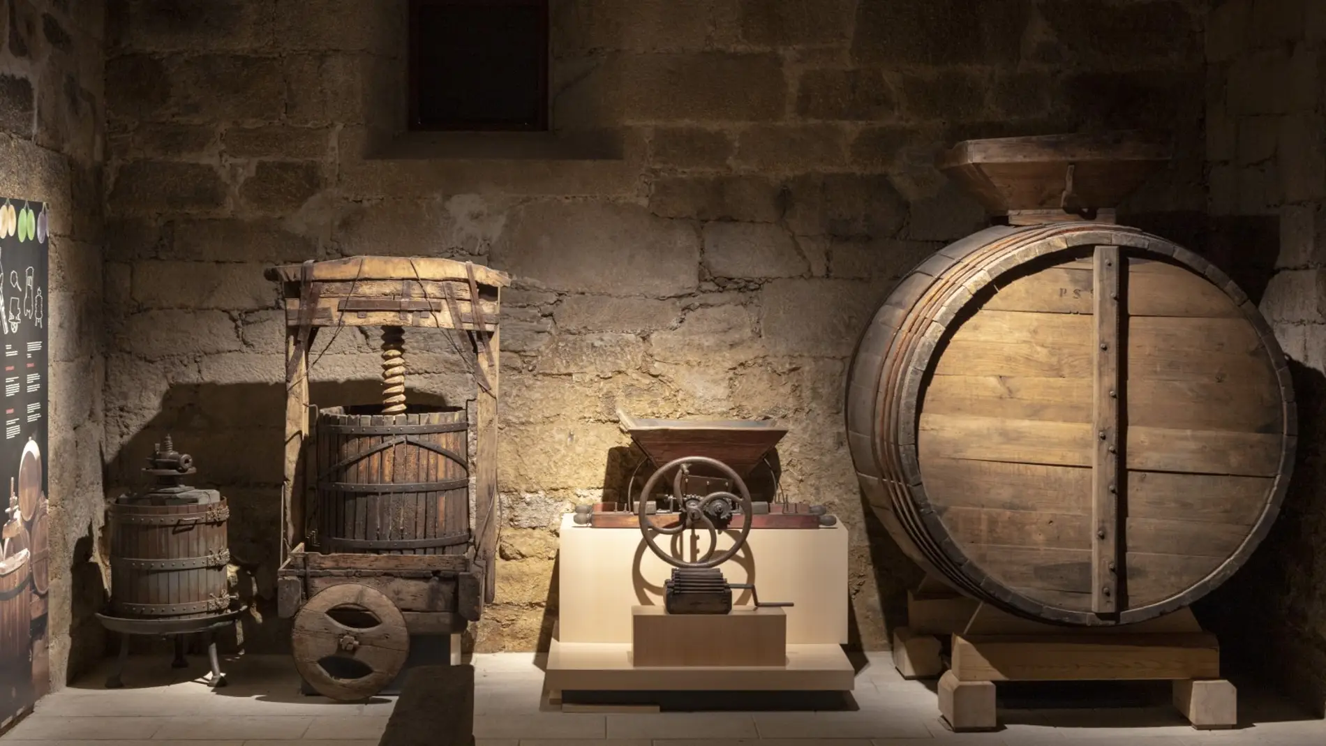 Jácome valora poñer en marcha un Museo do Viño no edificio do Museo Municipal