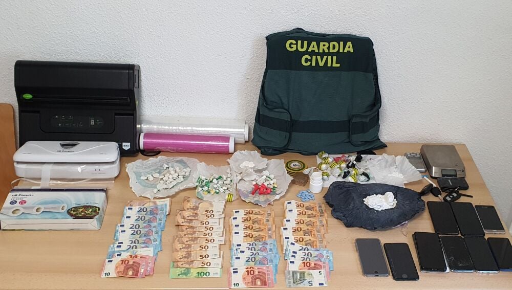 Material incautado por la Guardia Civil